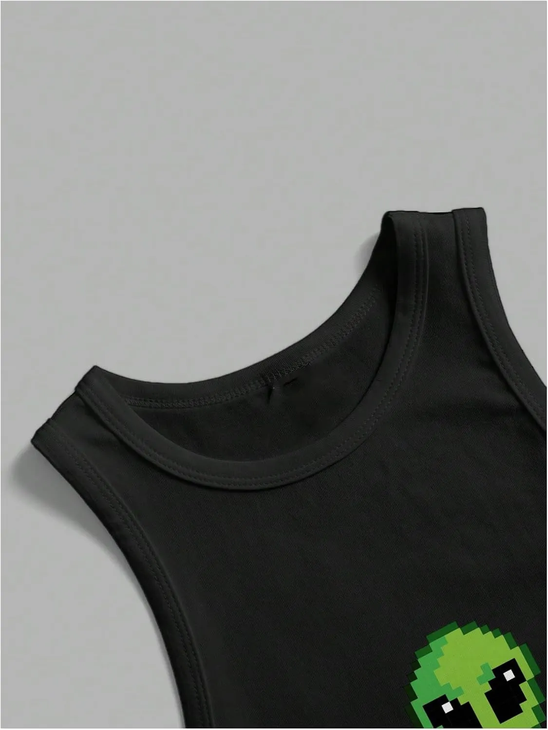 Verdusa Women's Goth Casual Round Neck Tank Tops Sleeveless Crop Top Vest